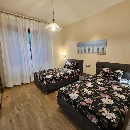 Buildings & Grounds - Casa Ugo F بيت للعطل *