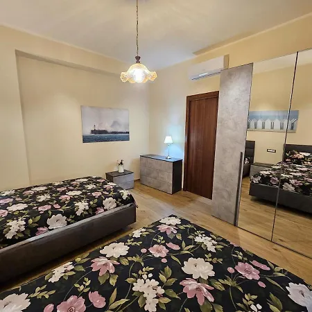 Buildings & Grounds - Casa Ugo F *