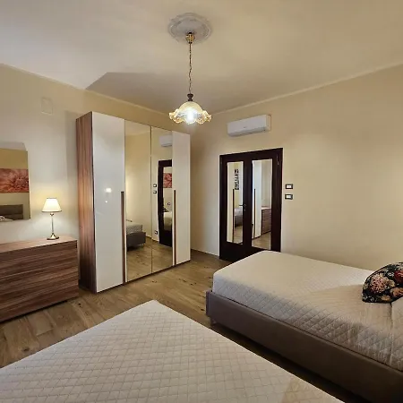 Buildings & Grounds - Casa Ugo F بيت للعطل بيزا