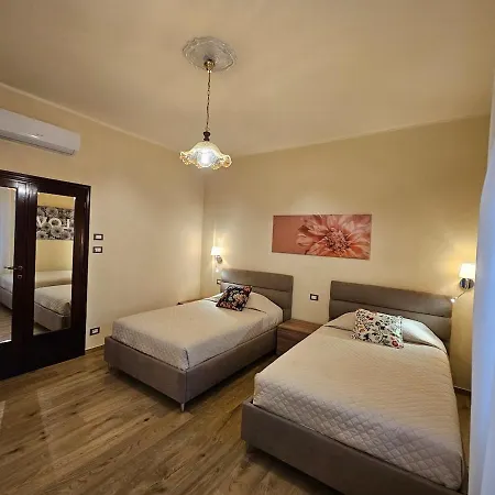 Buildings & Grounds - Casa Ugo F بيت للعطل